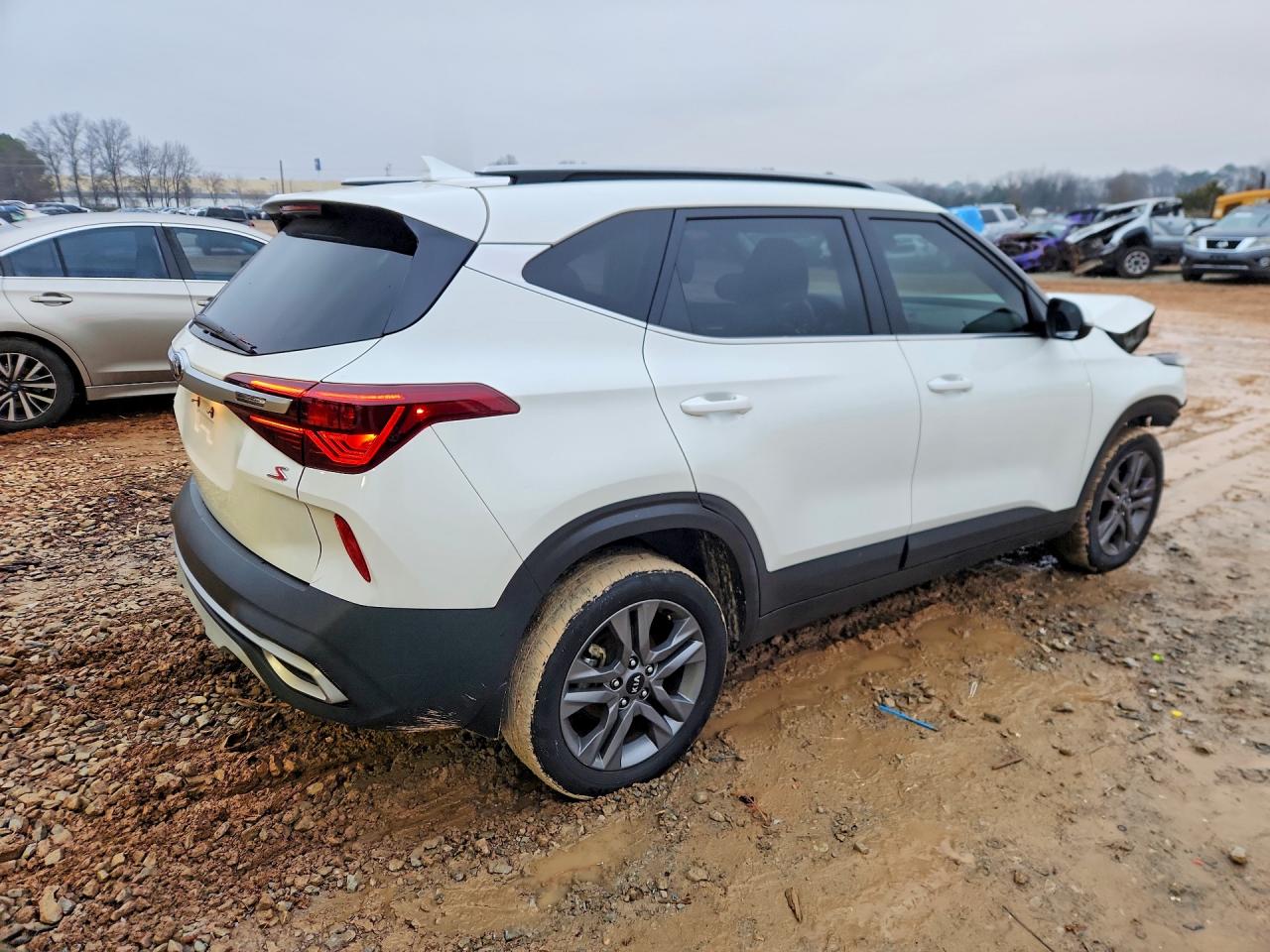2021 KIA SELTOS S photo 5