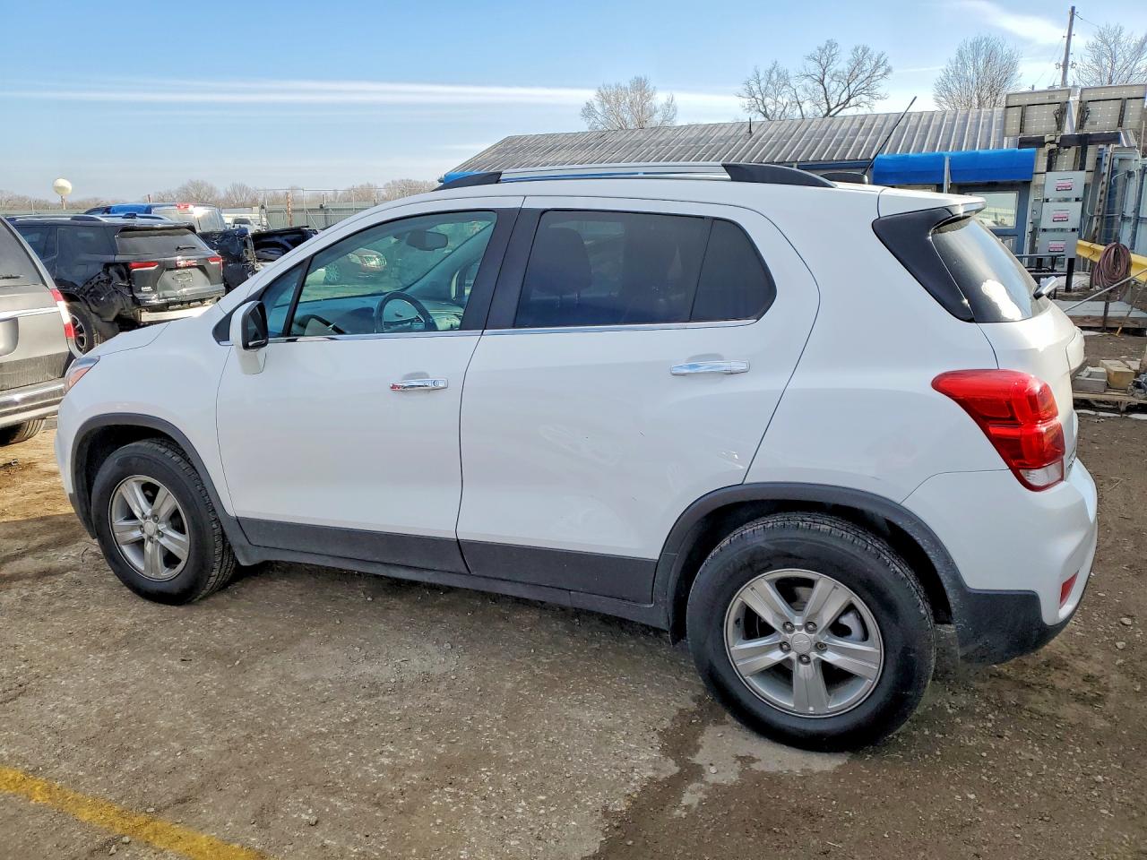 2019 CHEVROLET TRAX 1LT photo 2