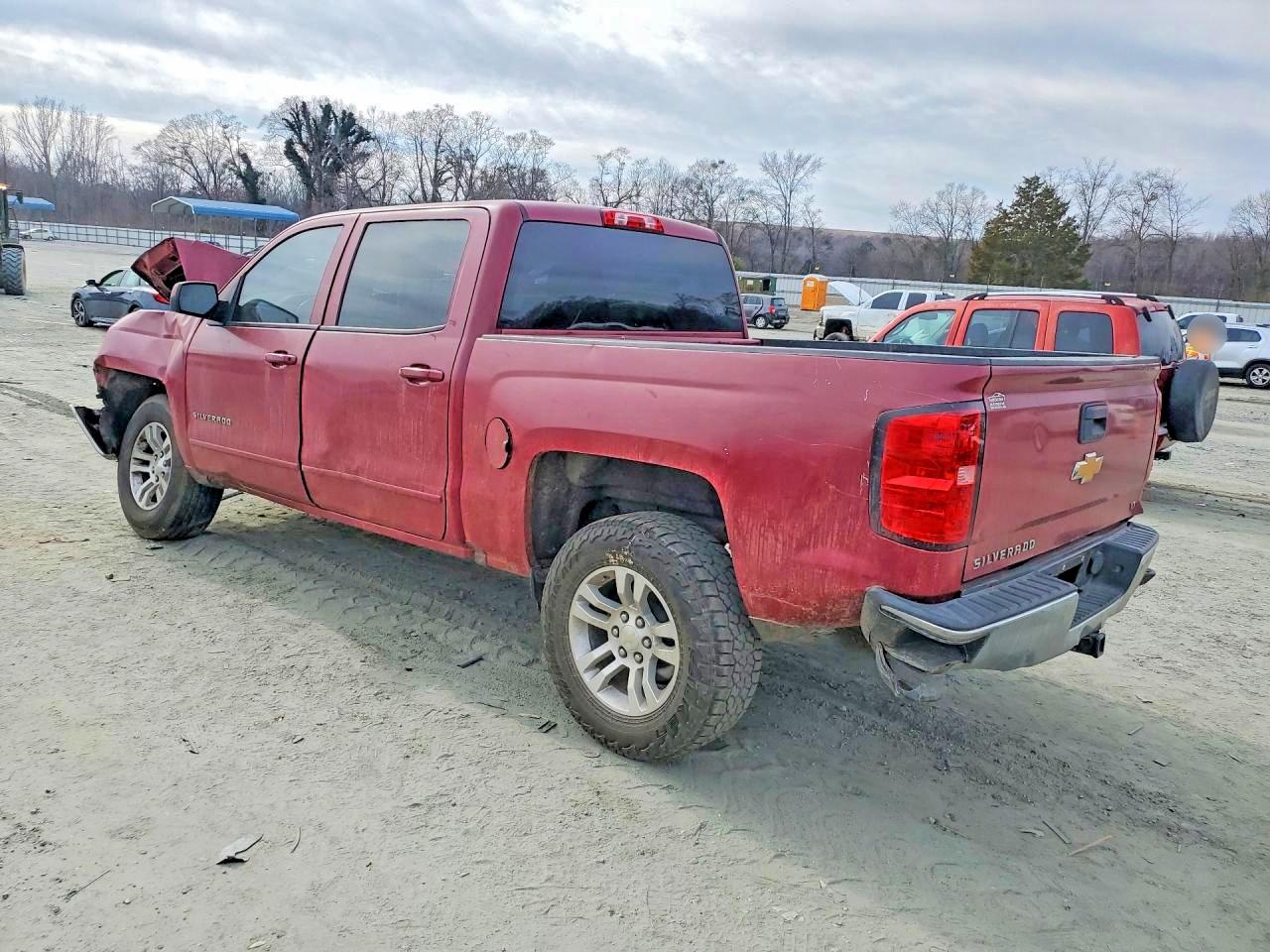 2018 CHEVROLET SILVERADO K1500 LT photo 3