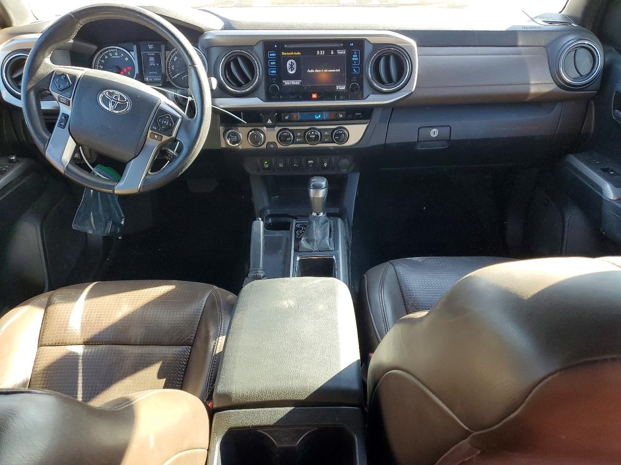 2017 TOYOTA TACOMA photo 15