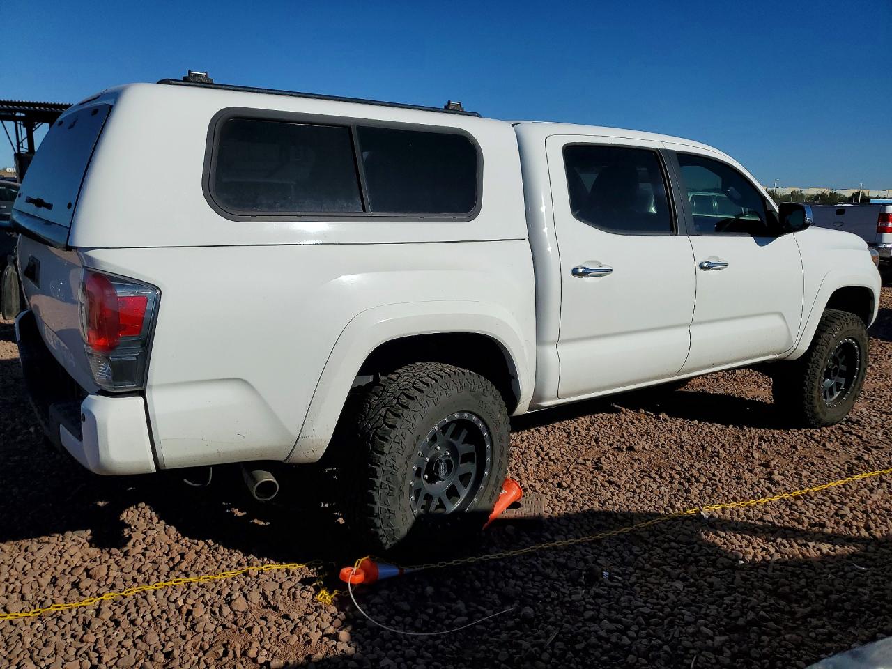 2017 TOYOTA TACOMA photo 5