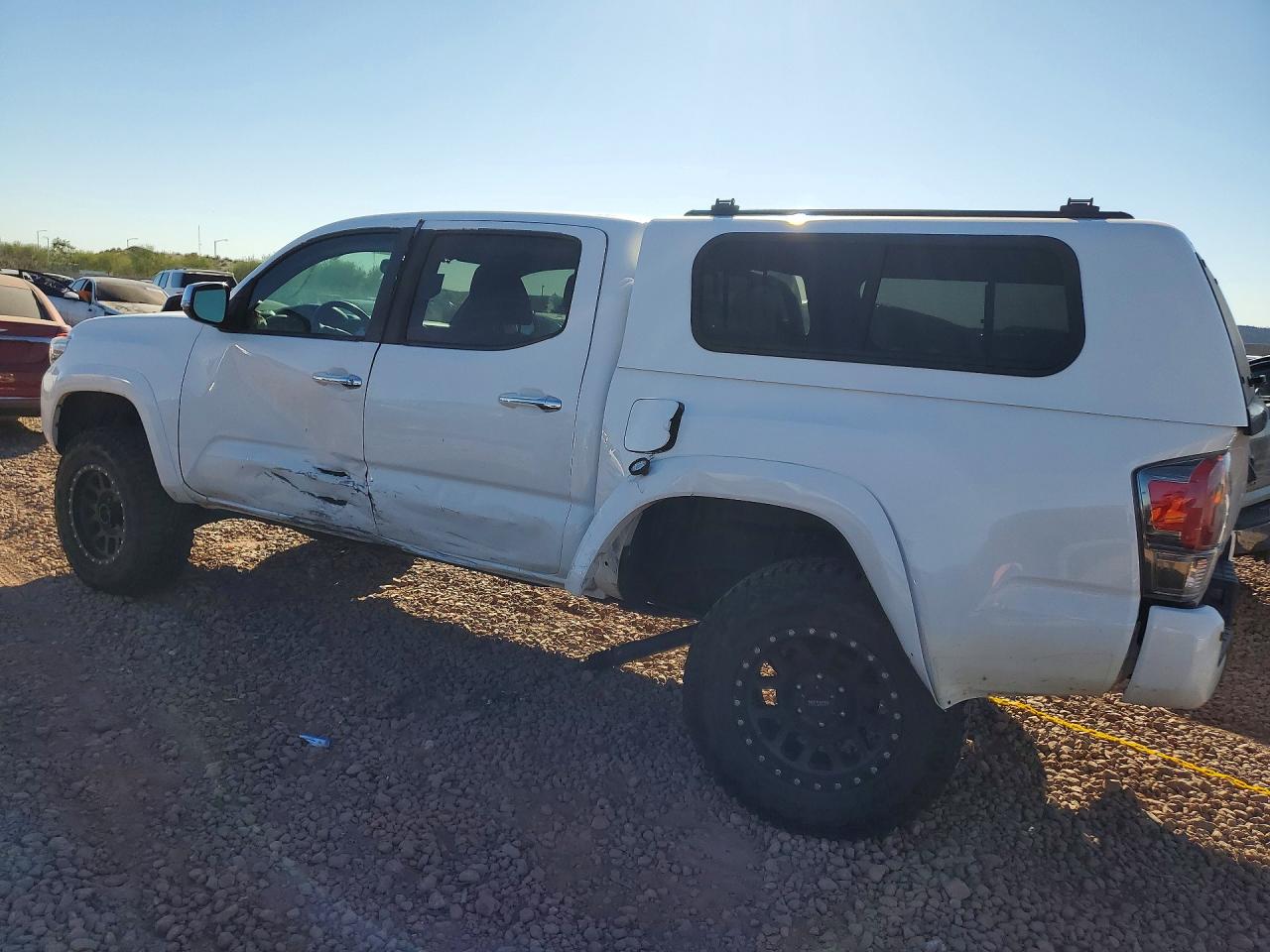 2017 TOYOTA TACOMA photo 3