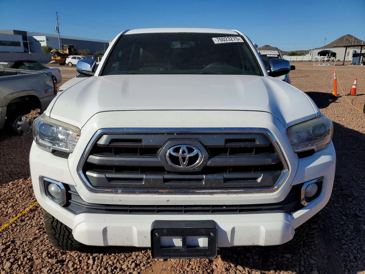 2017 TOYOTA TACOMA photo 9
