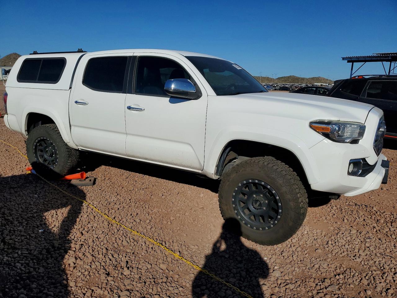2017 TOYOTA TACOMA photo 7
