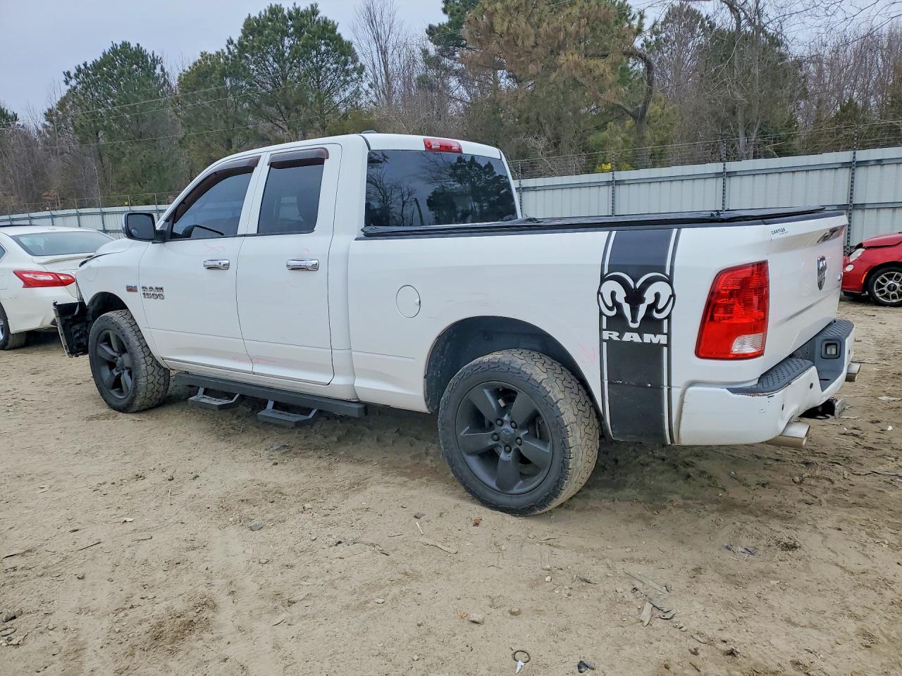 2014 RAM 1500 ST photo 4