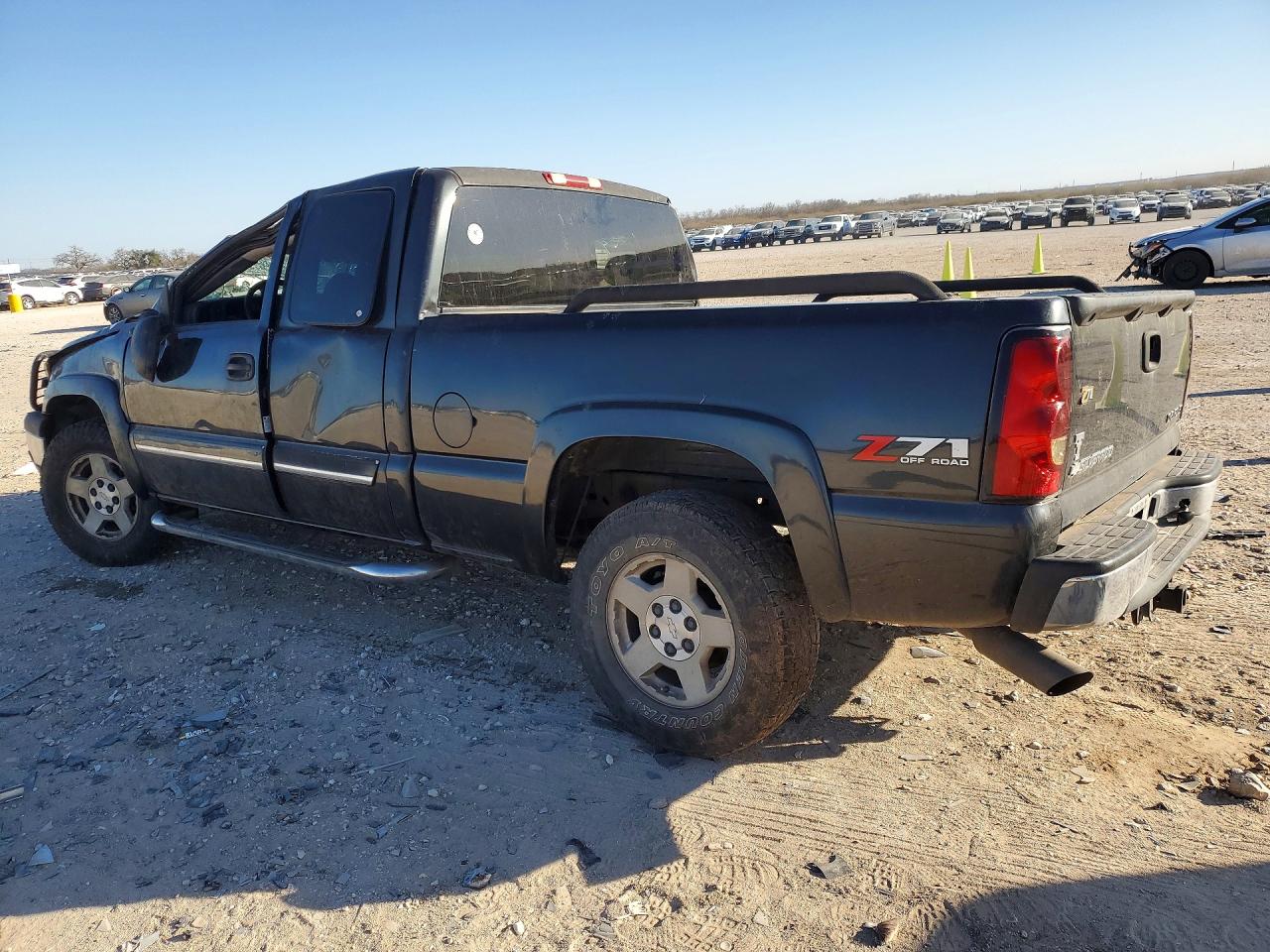 2004 CHEVROLET SILVERADO K1500 photo 3