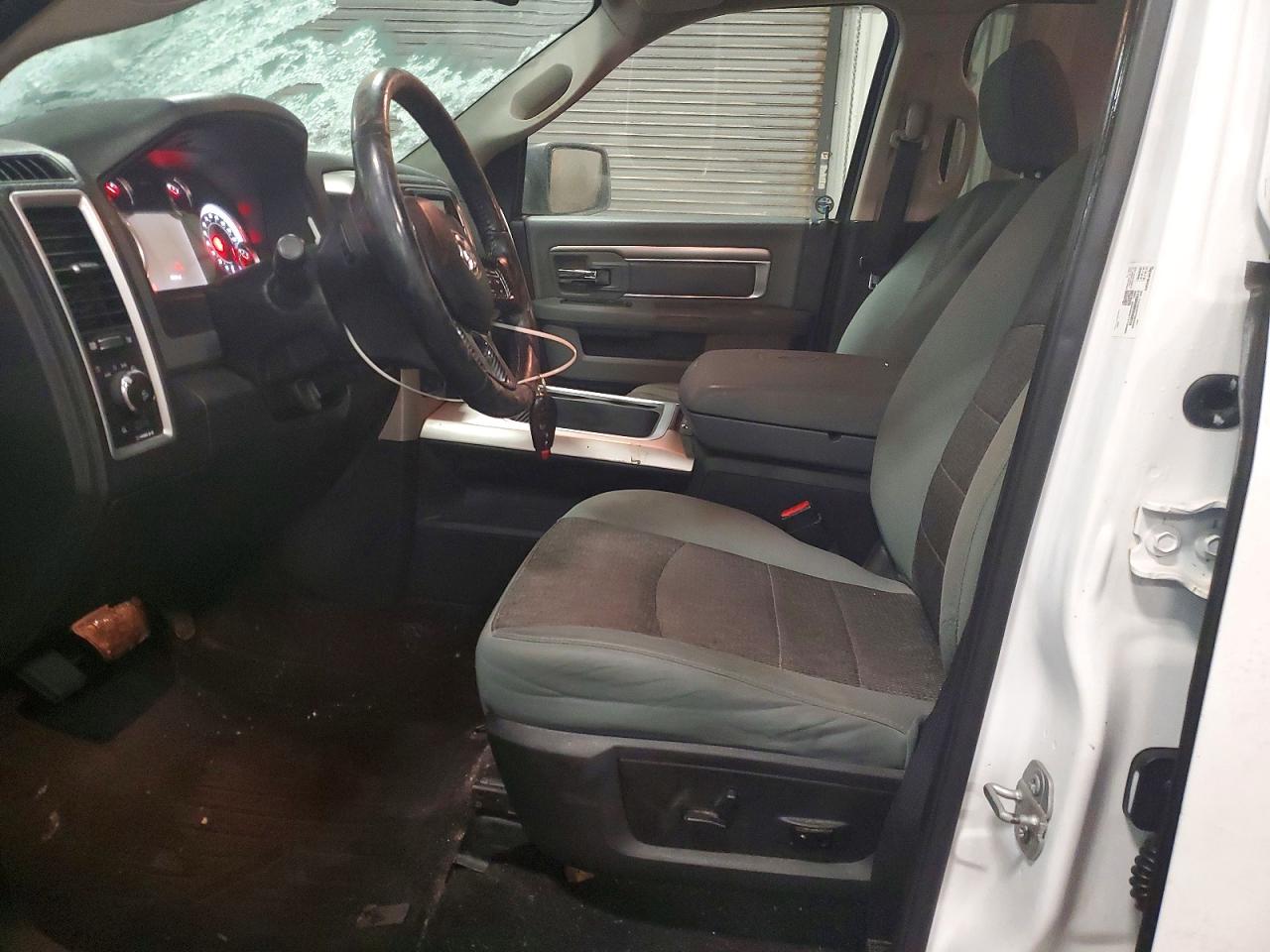 2017 RAM 1500 SLT photo 13