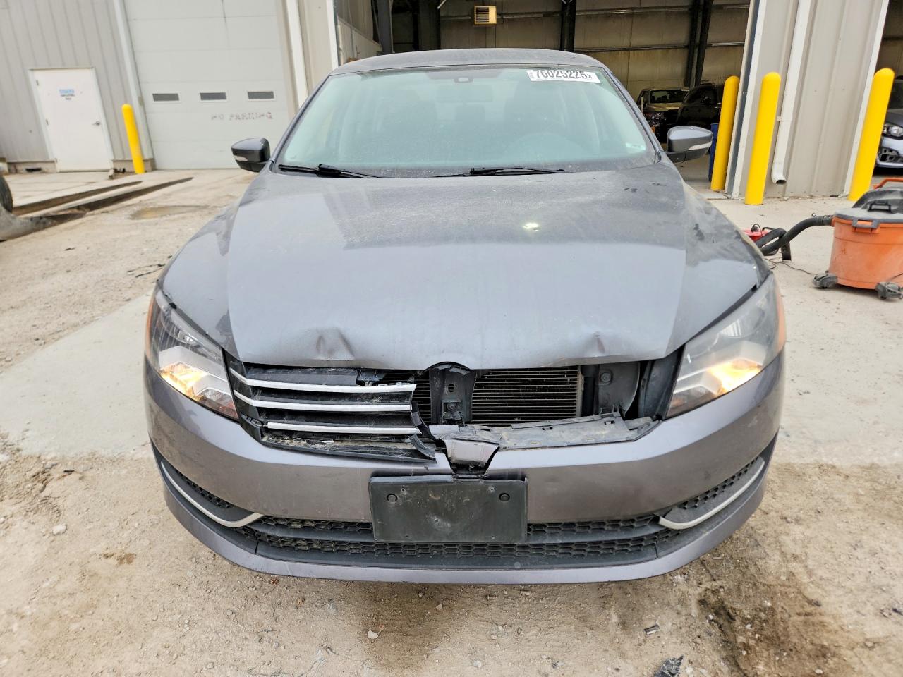 2015 VOLKSWAGEN PASSAT S photo 9