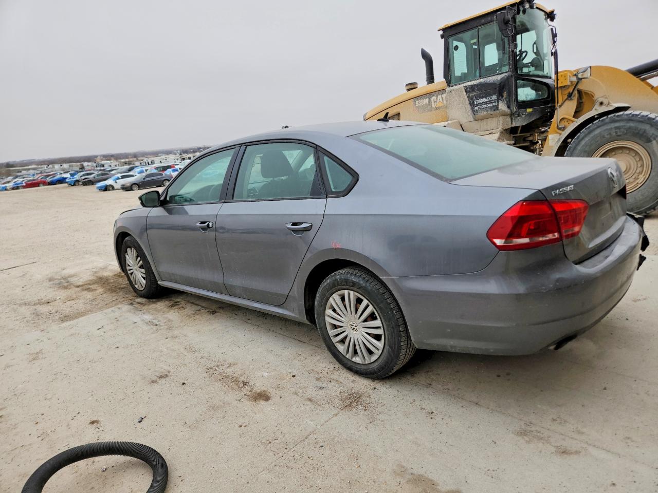 2015 VOLKSWAGEN PASSAT S photo 3