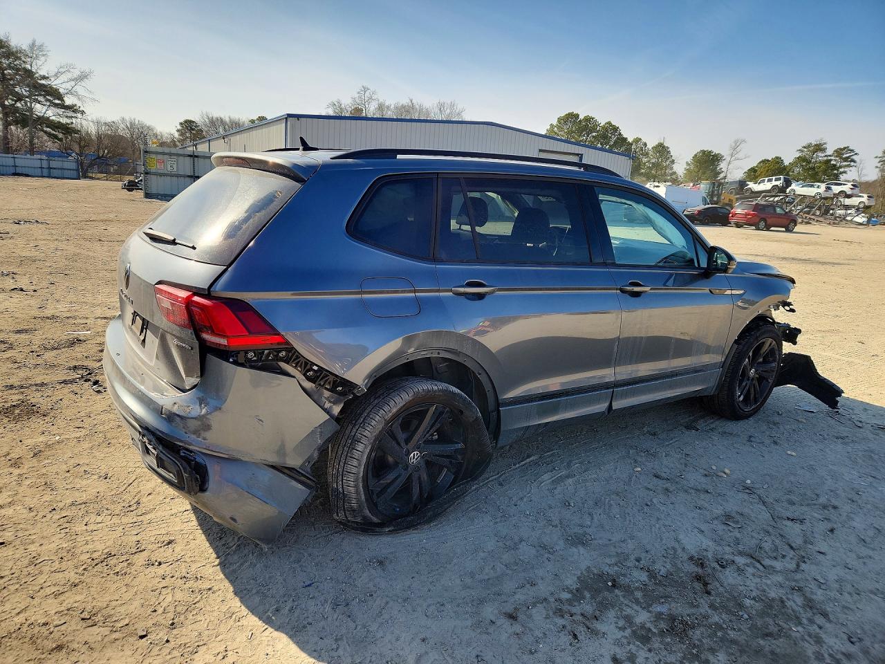 2024 VOLKSWAGEN TIGUAN SE R-LINE BLACK photo 5