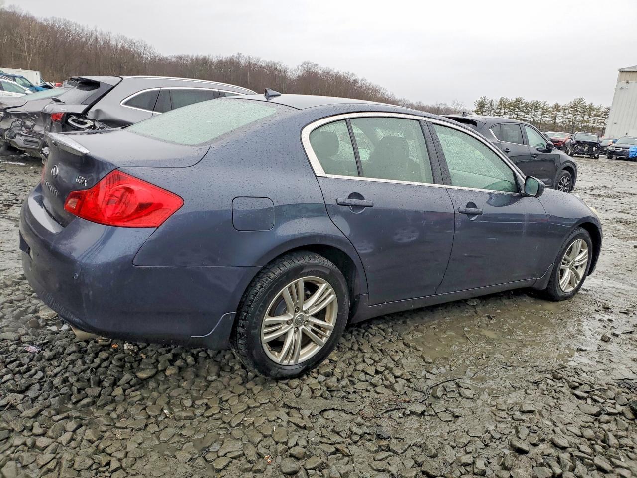 2011 INFINITI G37 photo 7
