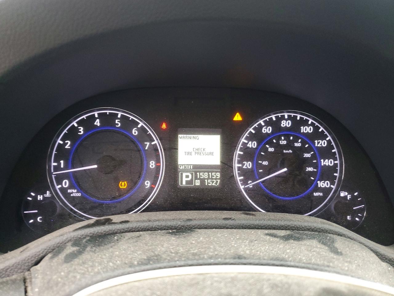 2011 INFINITI G37 photo 25