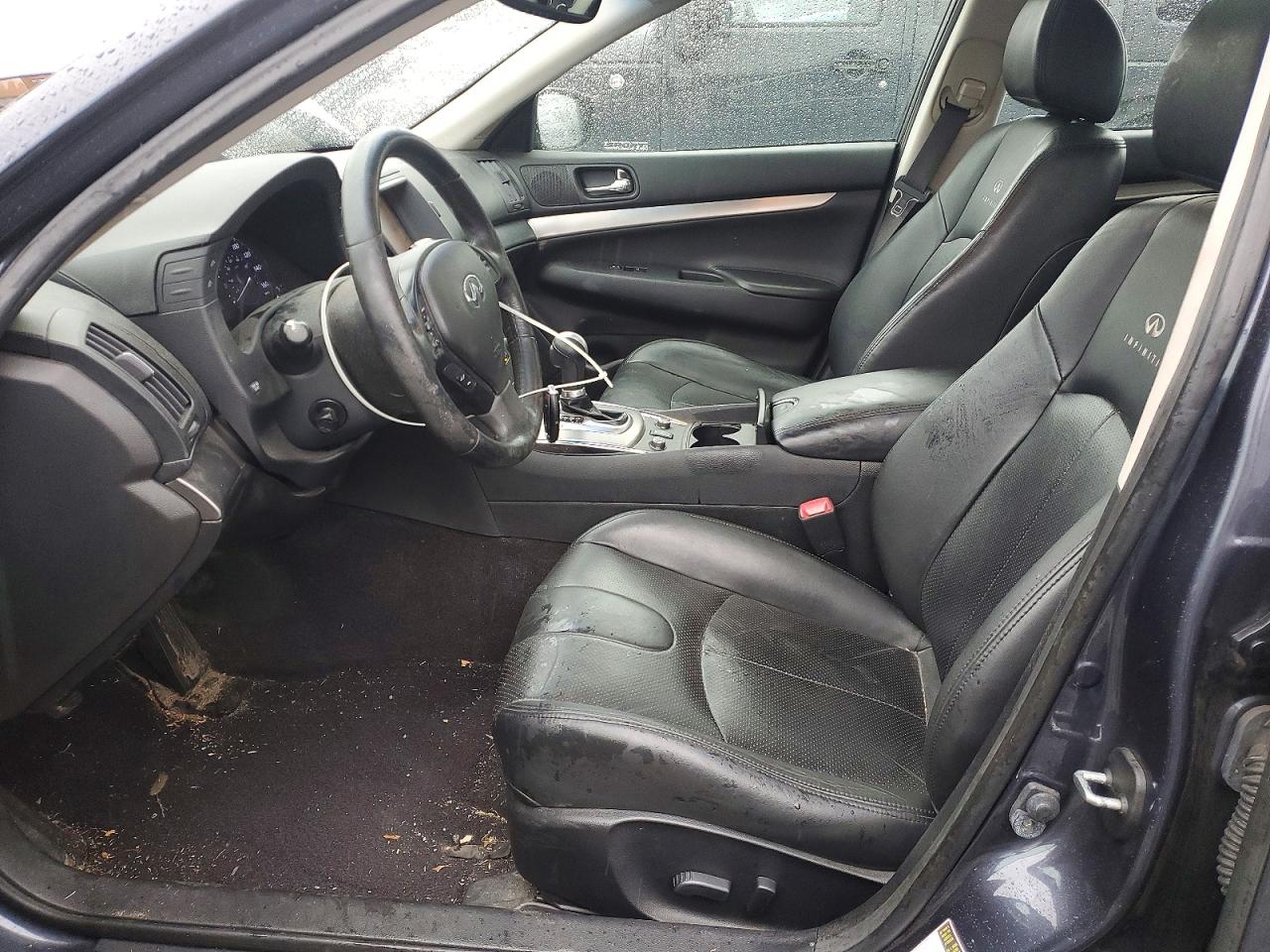 2011 INFINITI G37 photo 19