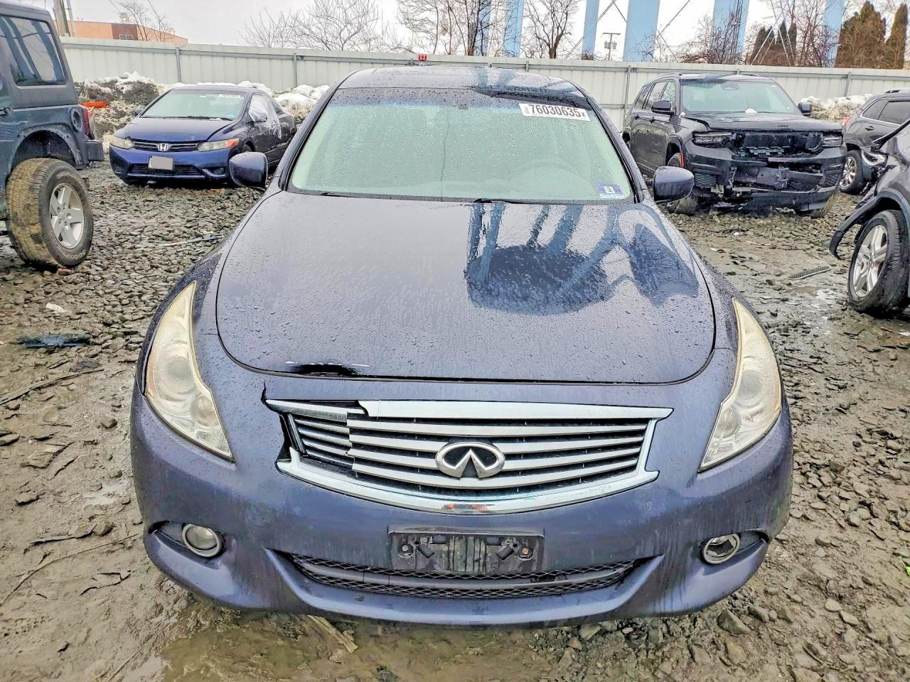 2011 INFINITI G37 photo 13