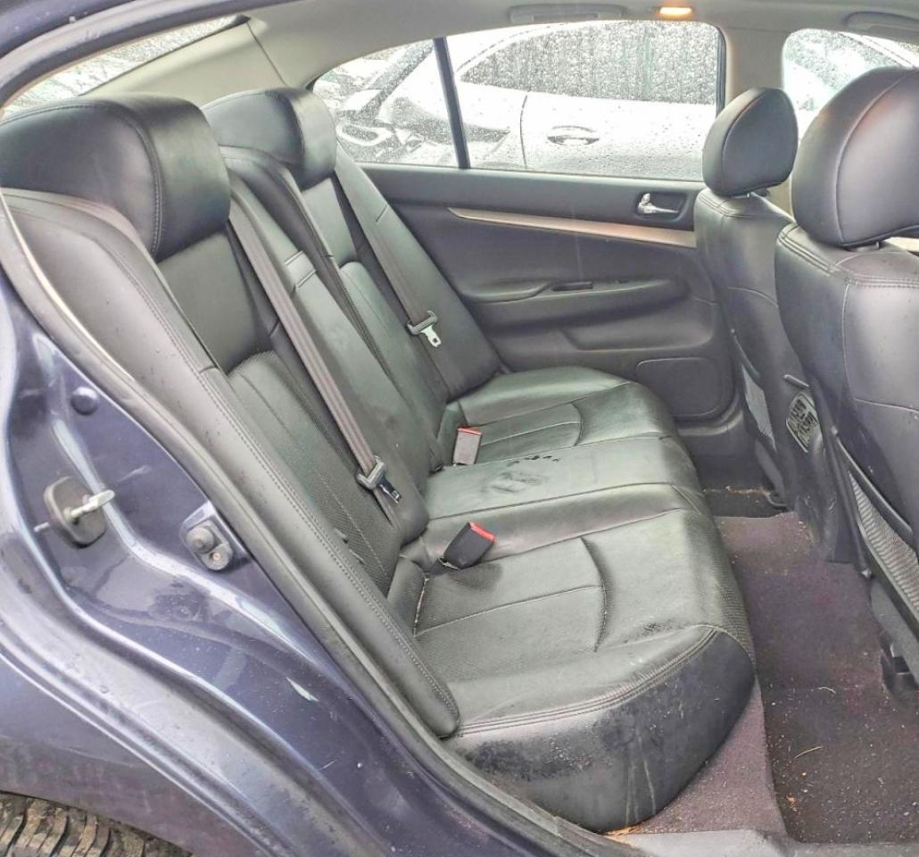 2011 INFINITI G37 photo 28
