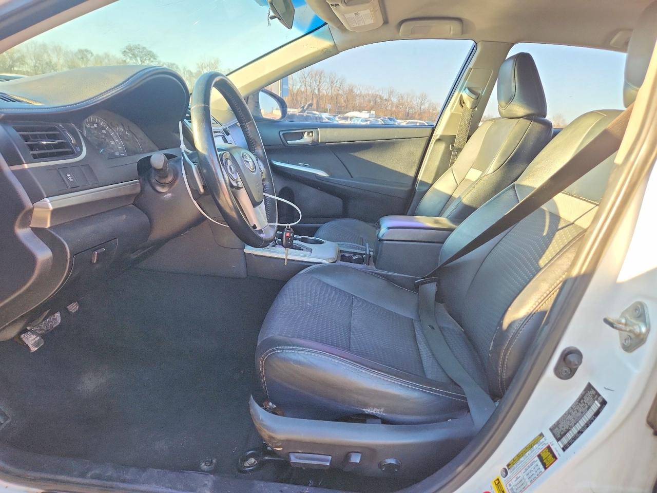 2013 TOYOTA CAMRY SE photo 19