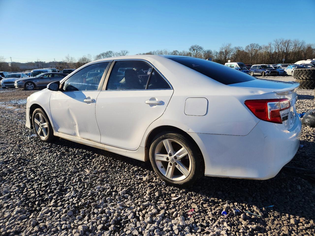 2013 TOYOTA CAMRY SE photo 4