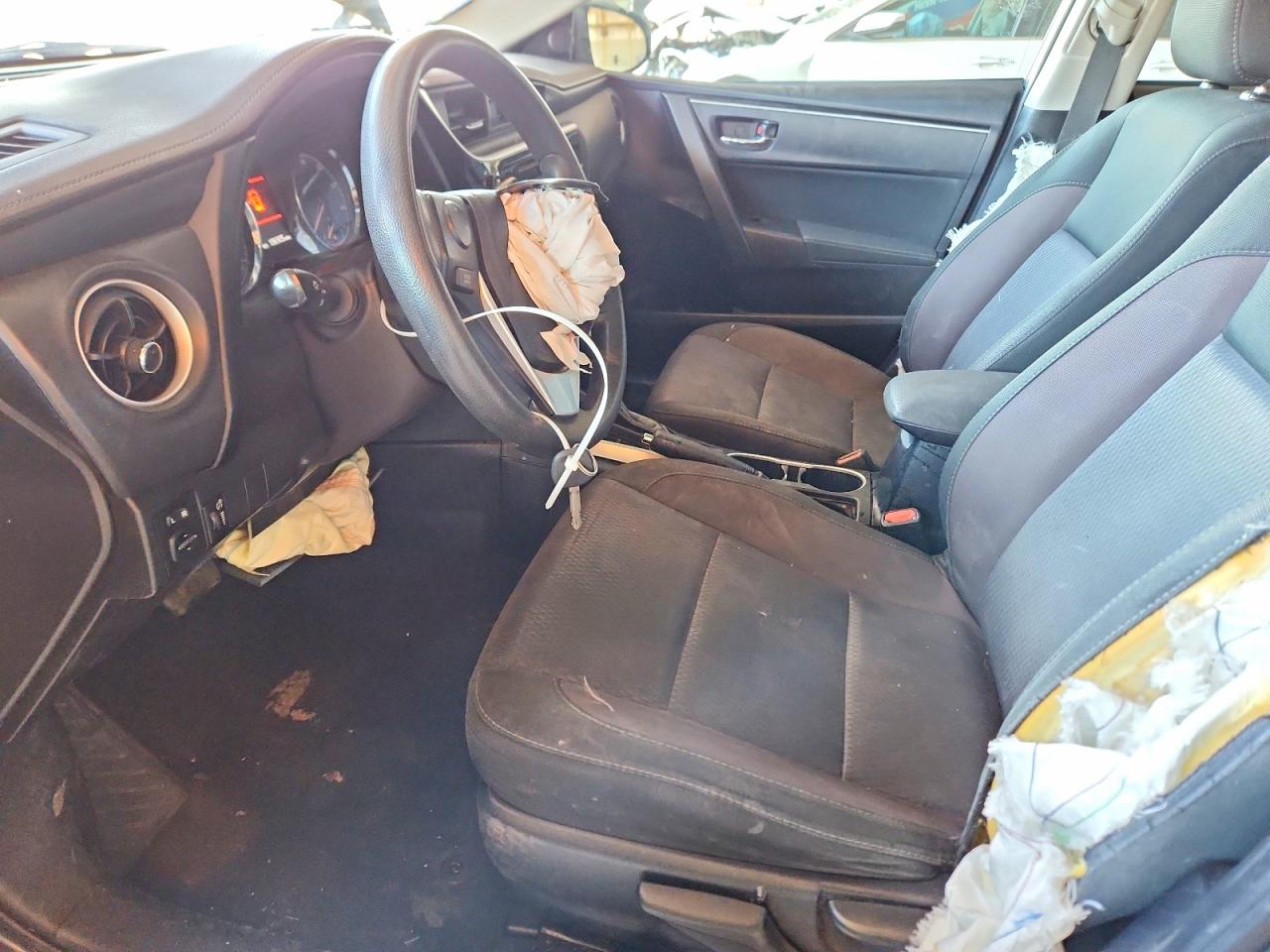 2018 TOYOTA COROLLA LE photo 13