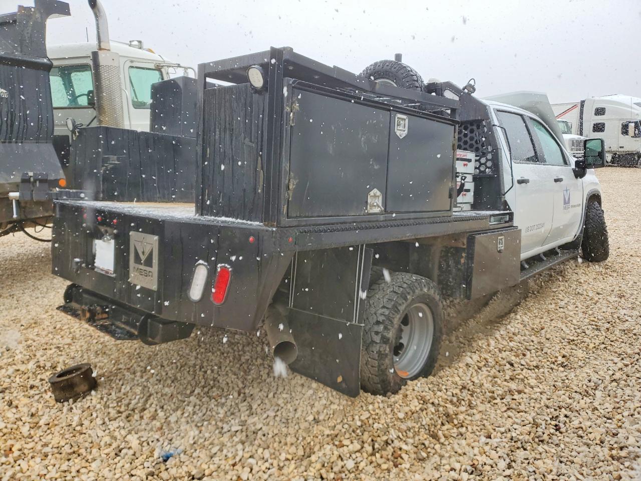 2024 CHEVROLET SILVERADO K3500 photo 3