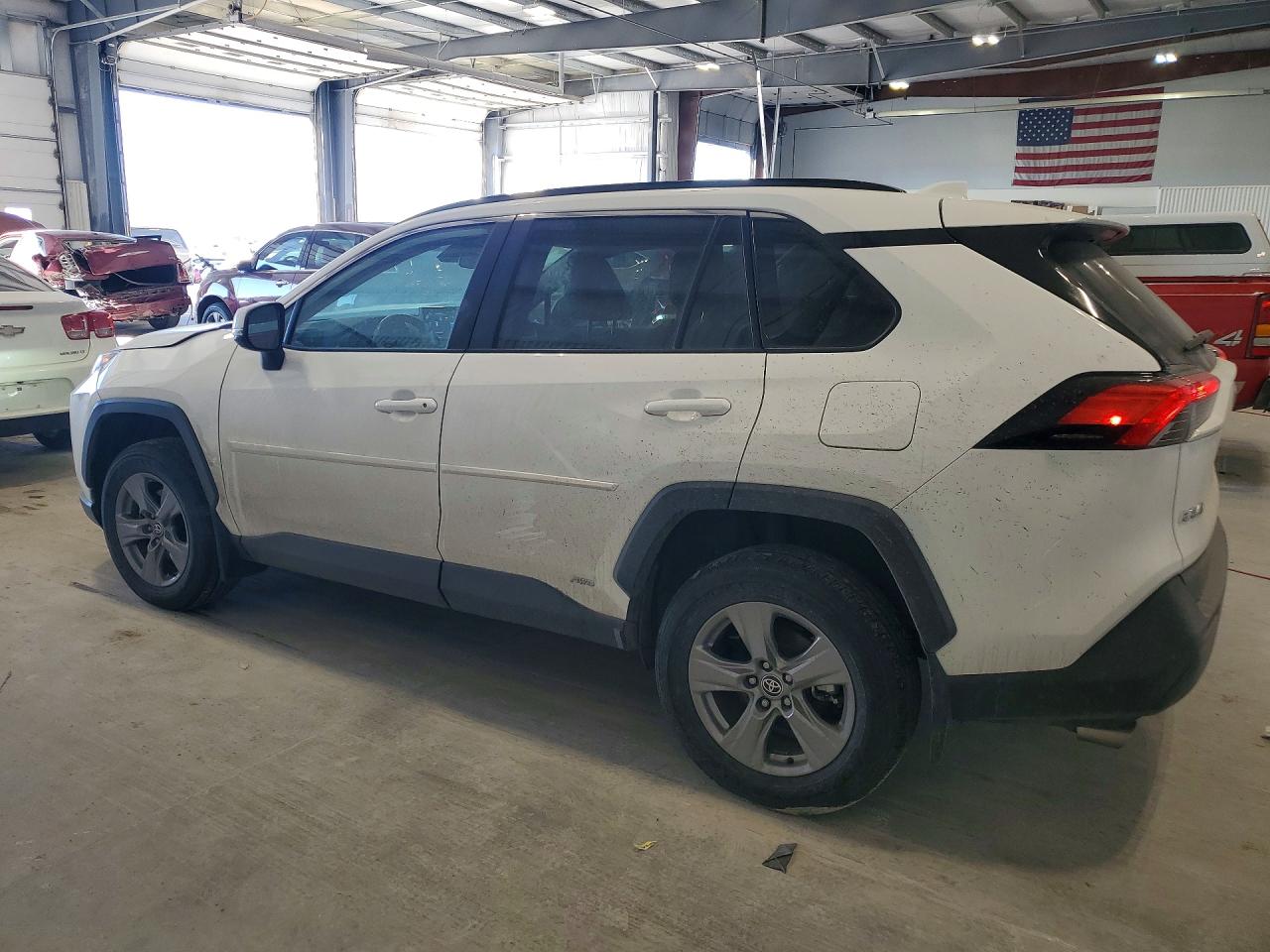 2022 TOYOTA RAV4 XLE photo 3