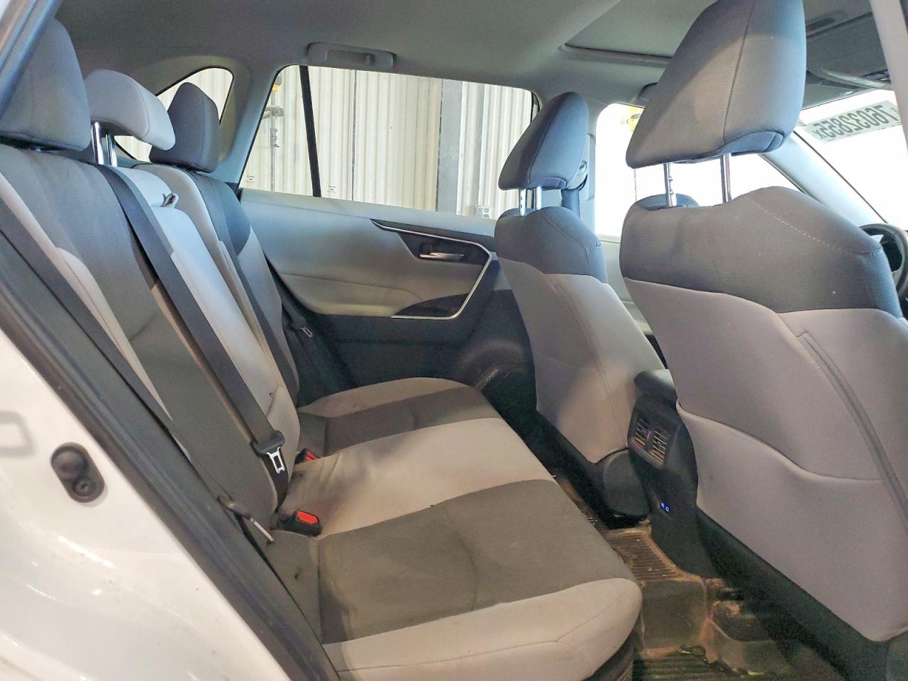 2022 TOYOTA RAV4 XLE photo 21