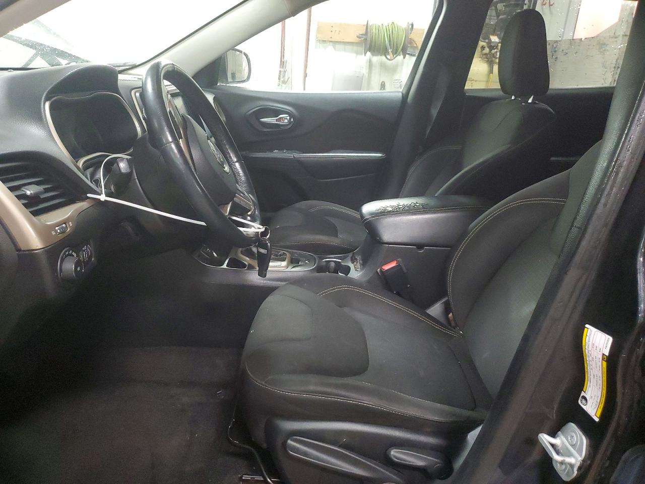 2015 JEEP CHEROKEE LATITUDE photo 19