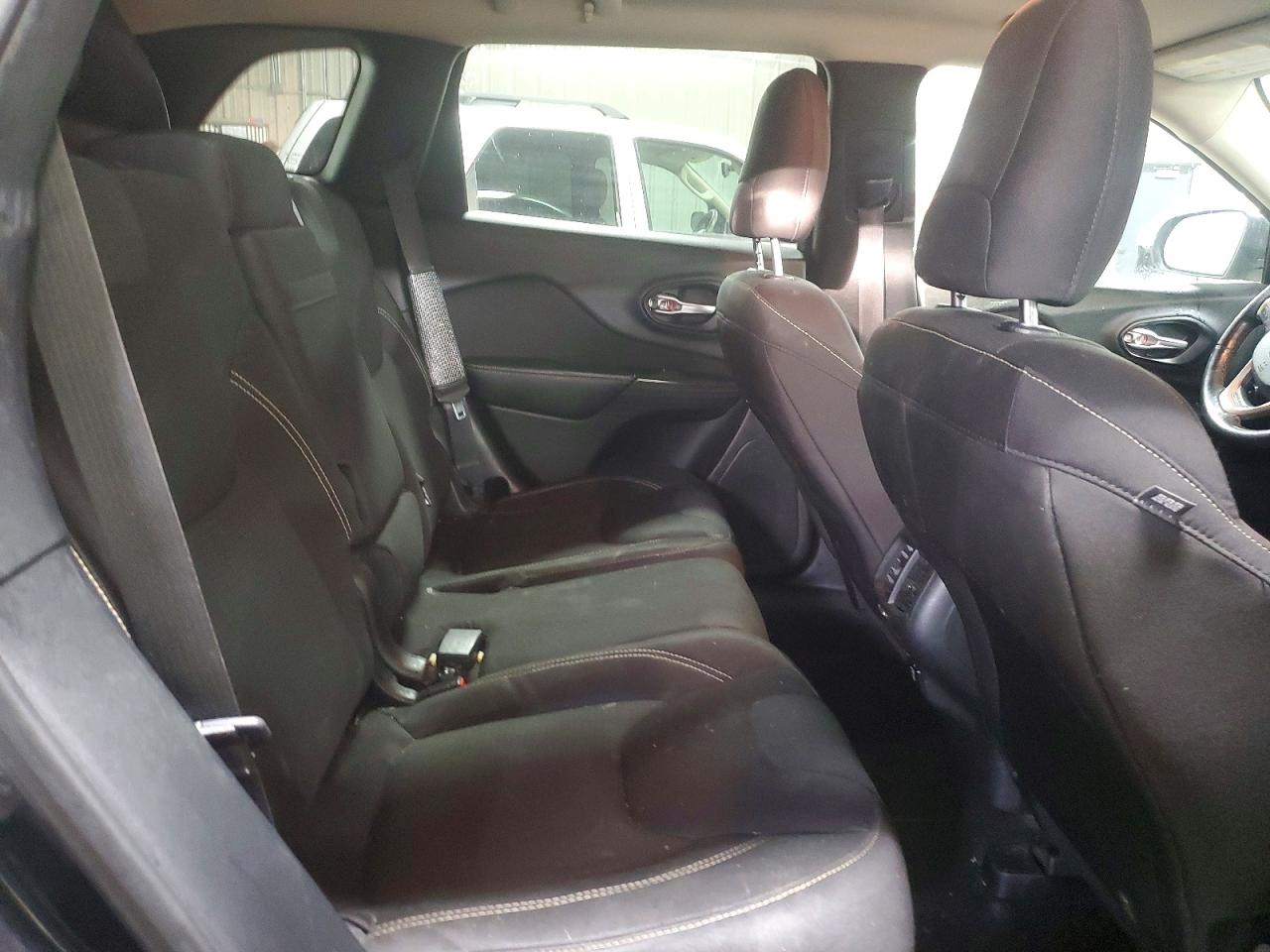 2015 JEEP CHEROKEE LATITUDE photo 28