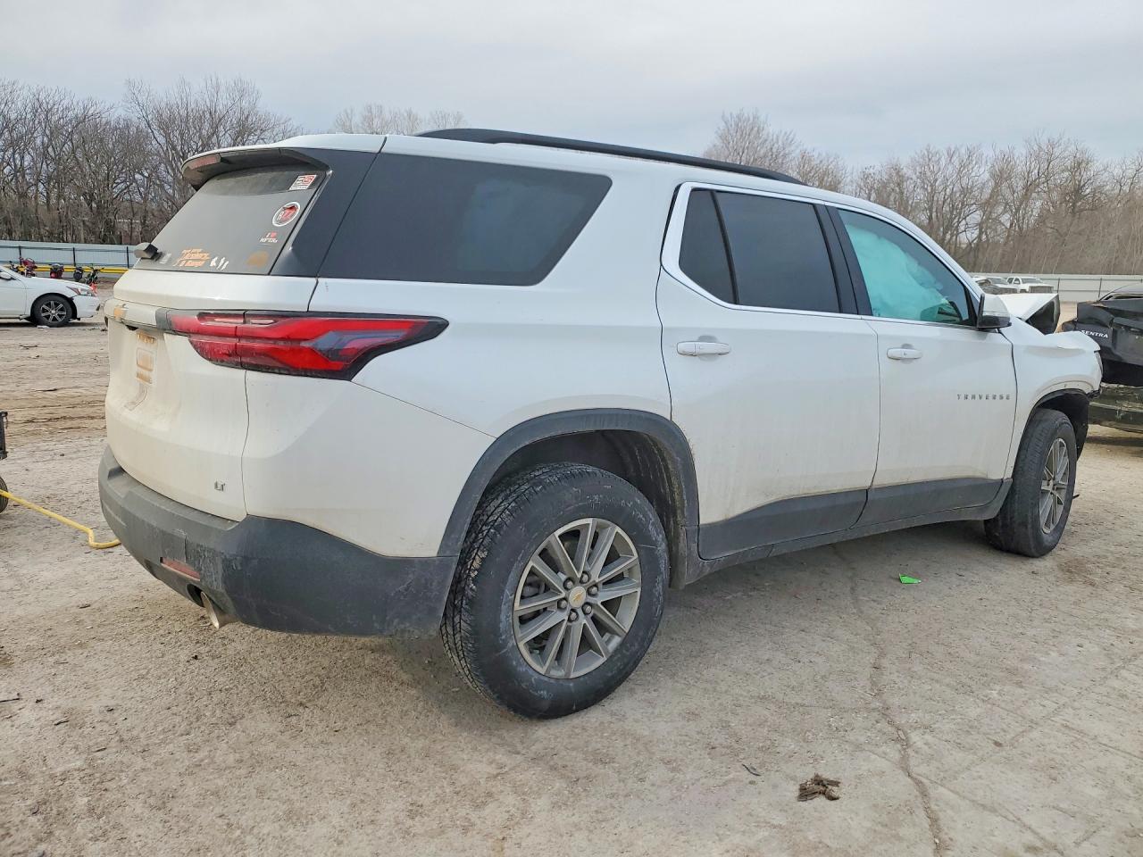 2023 CHEVROLET TRAVERSE LT photo 3