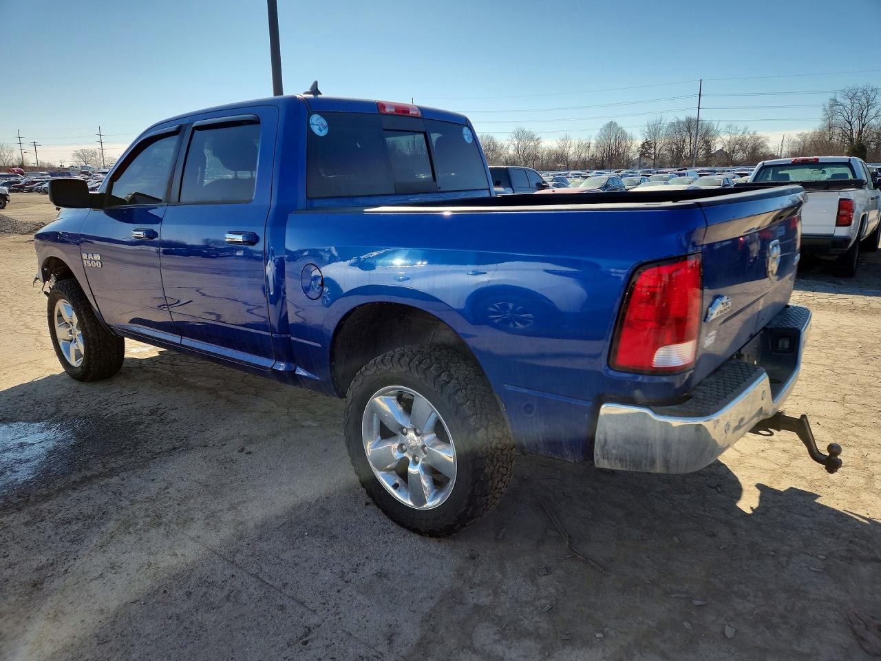 2016 RAM 1500 SLT photo 2