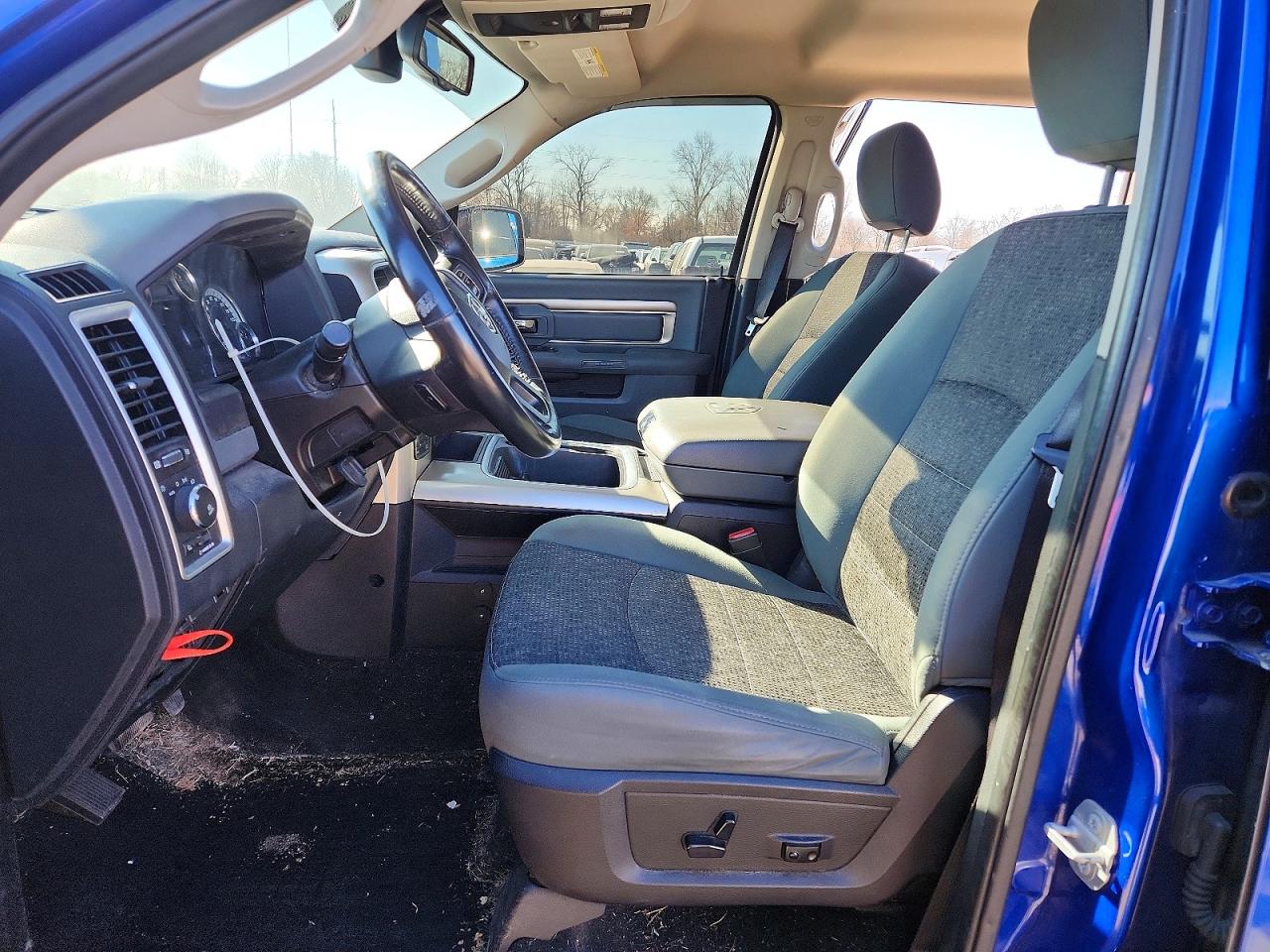 2016 RAM 1500 SLT photo 7