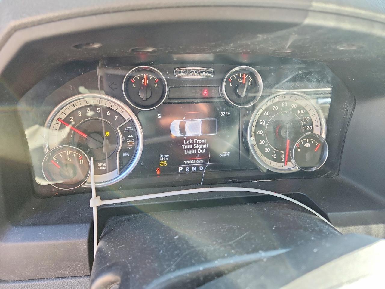 2016 RAM 1500 SLT photo 9
