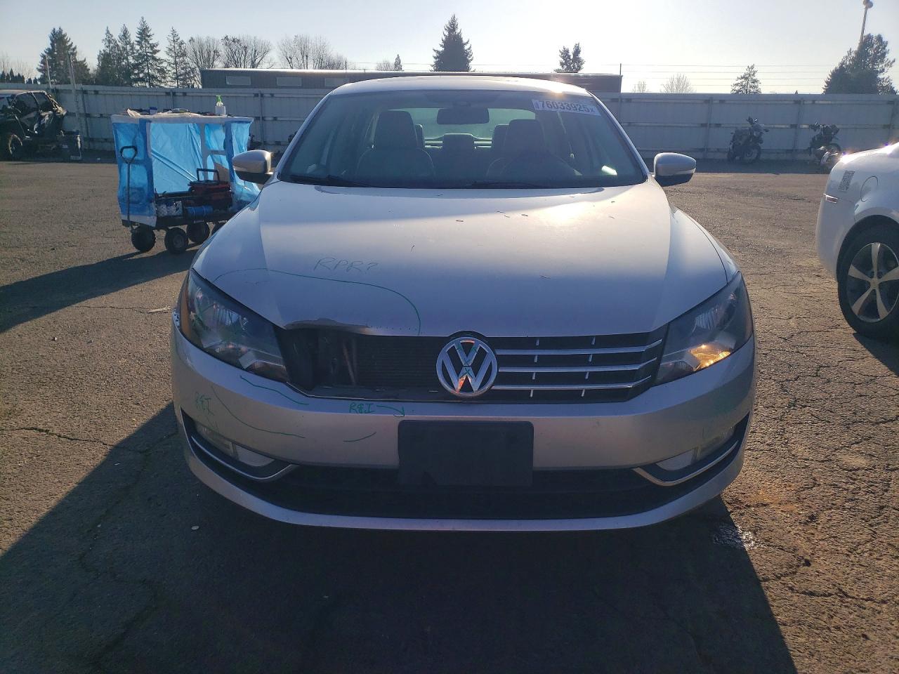 2015 VOLKSWAGEN PASSAT SE photo 9
