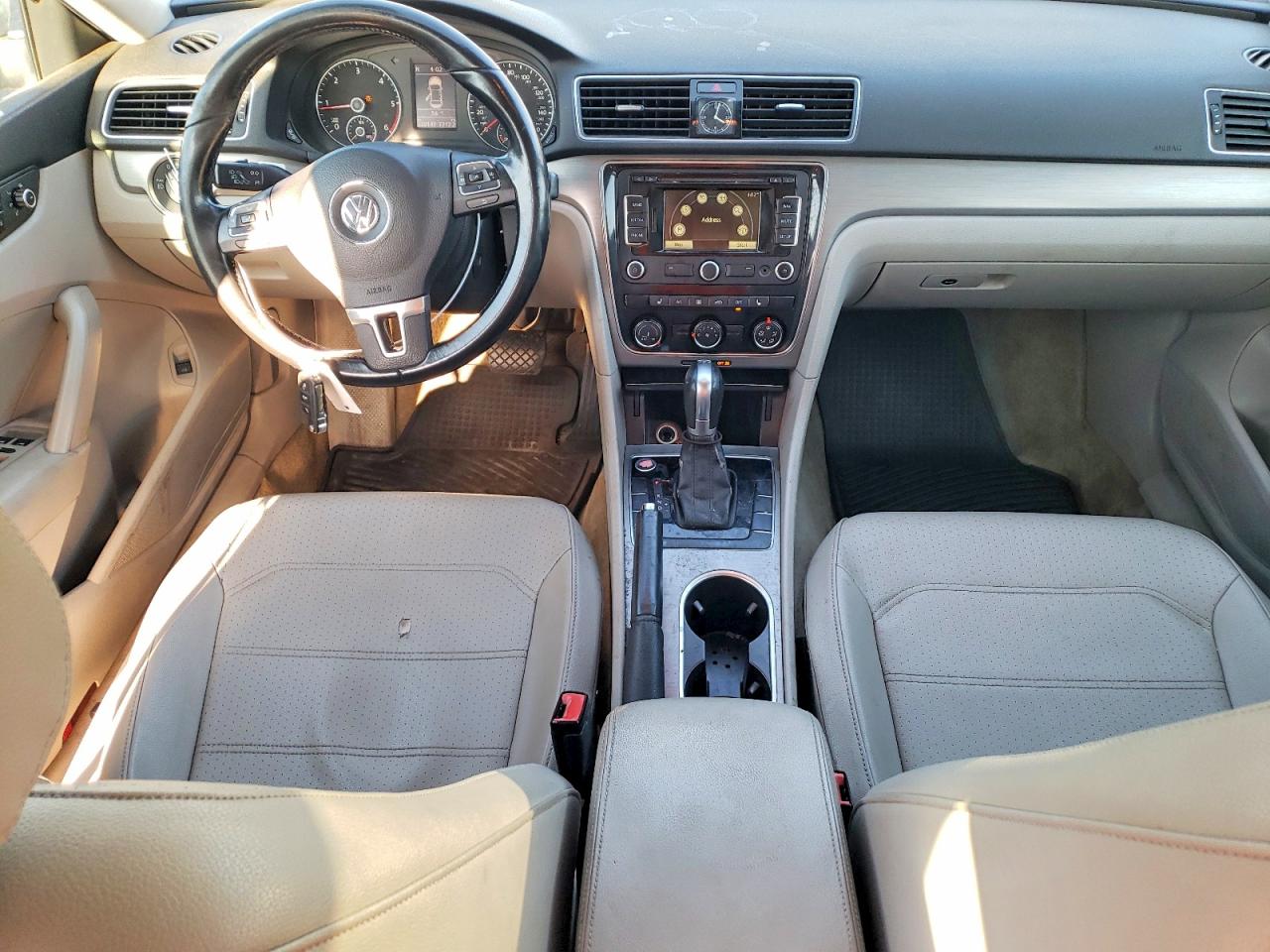2015 VOLKSWAGEN PASSAT SE photo 15