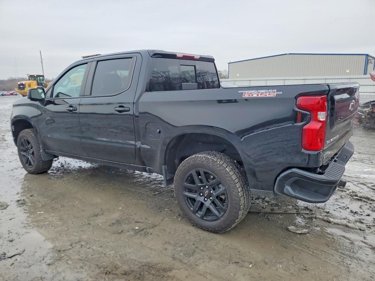 2024 CHEVROLET SILVERADO photo 3