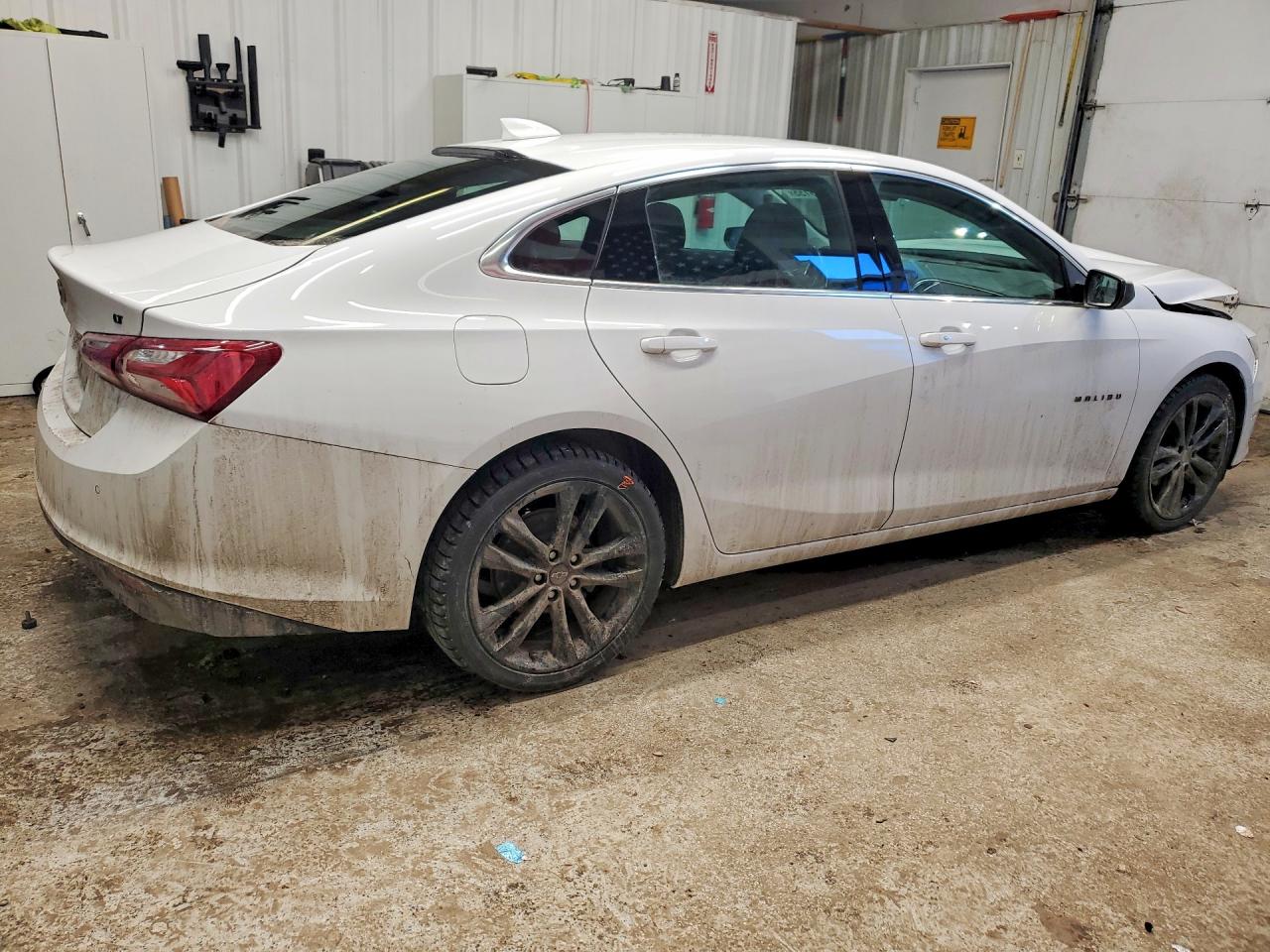 2021 CHEVROLET MALIBU LT photo 3