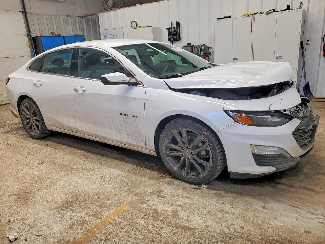 2021 CHEVROLET MALIBU LT photo 4