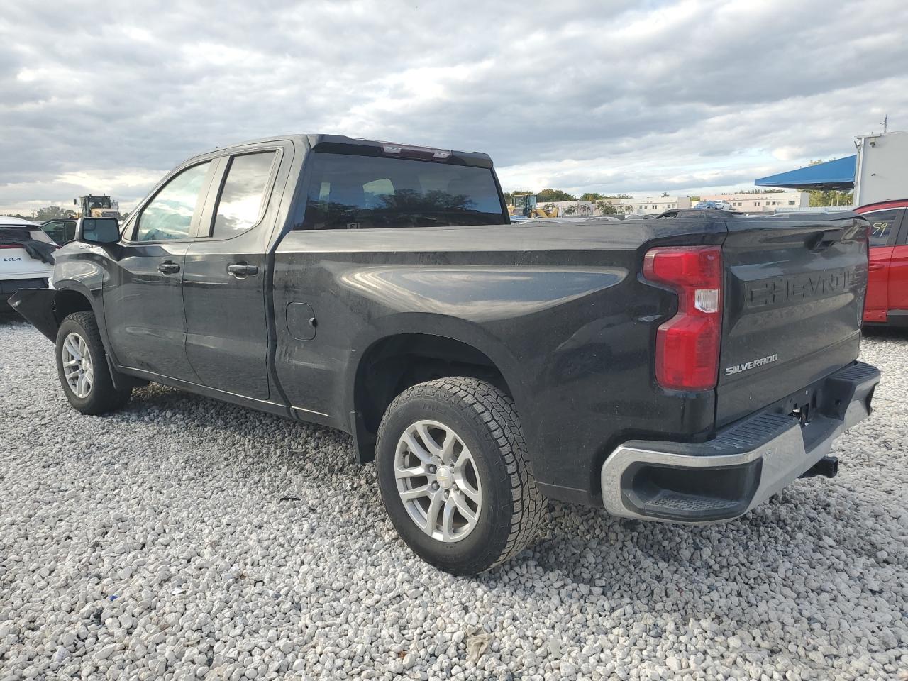 2020 CHEVROLET SILVERADO C1500 LT photo 4