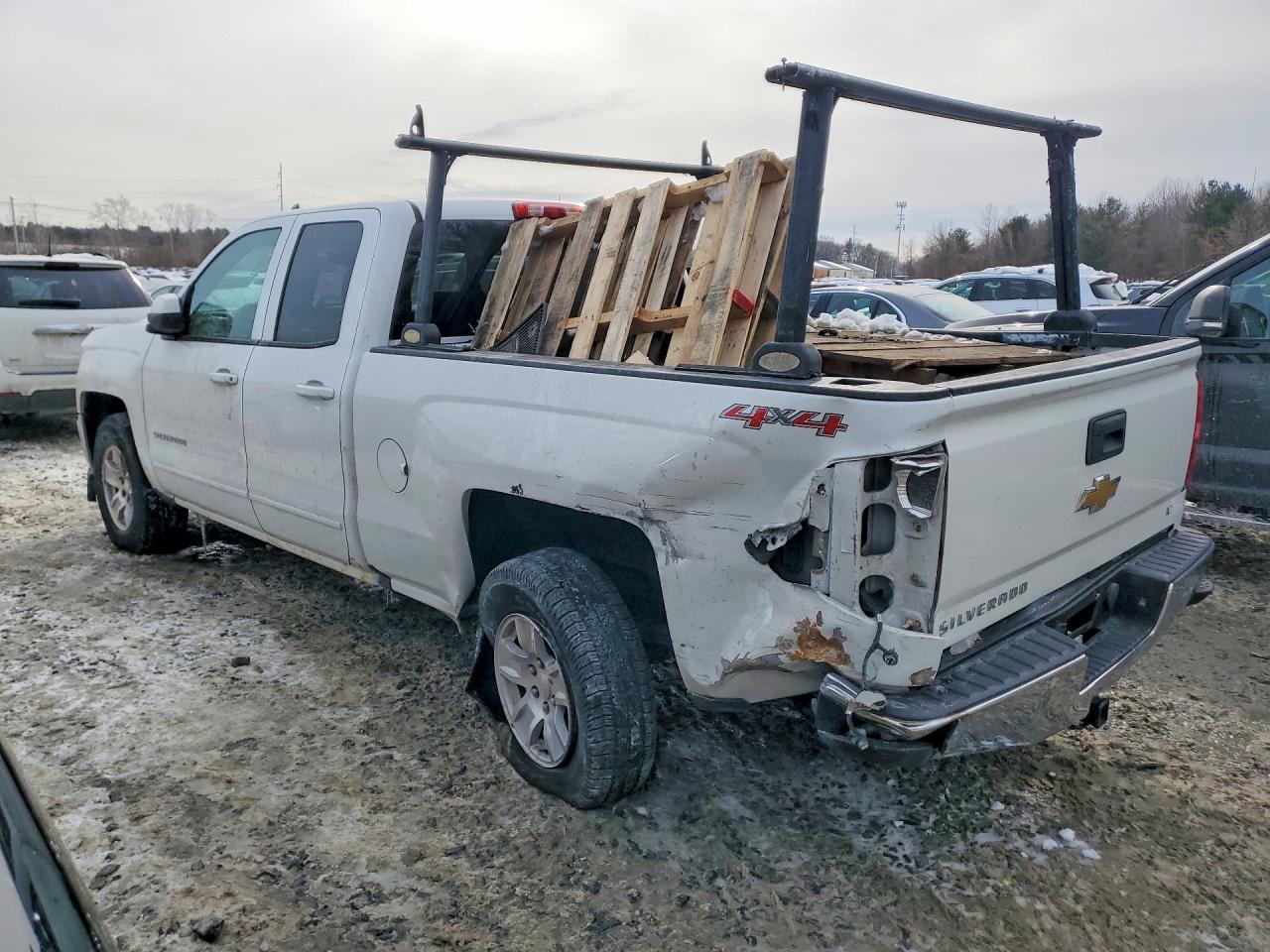 2016 CHEVROLET SILVERADO K1500 LT photo 2