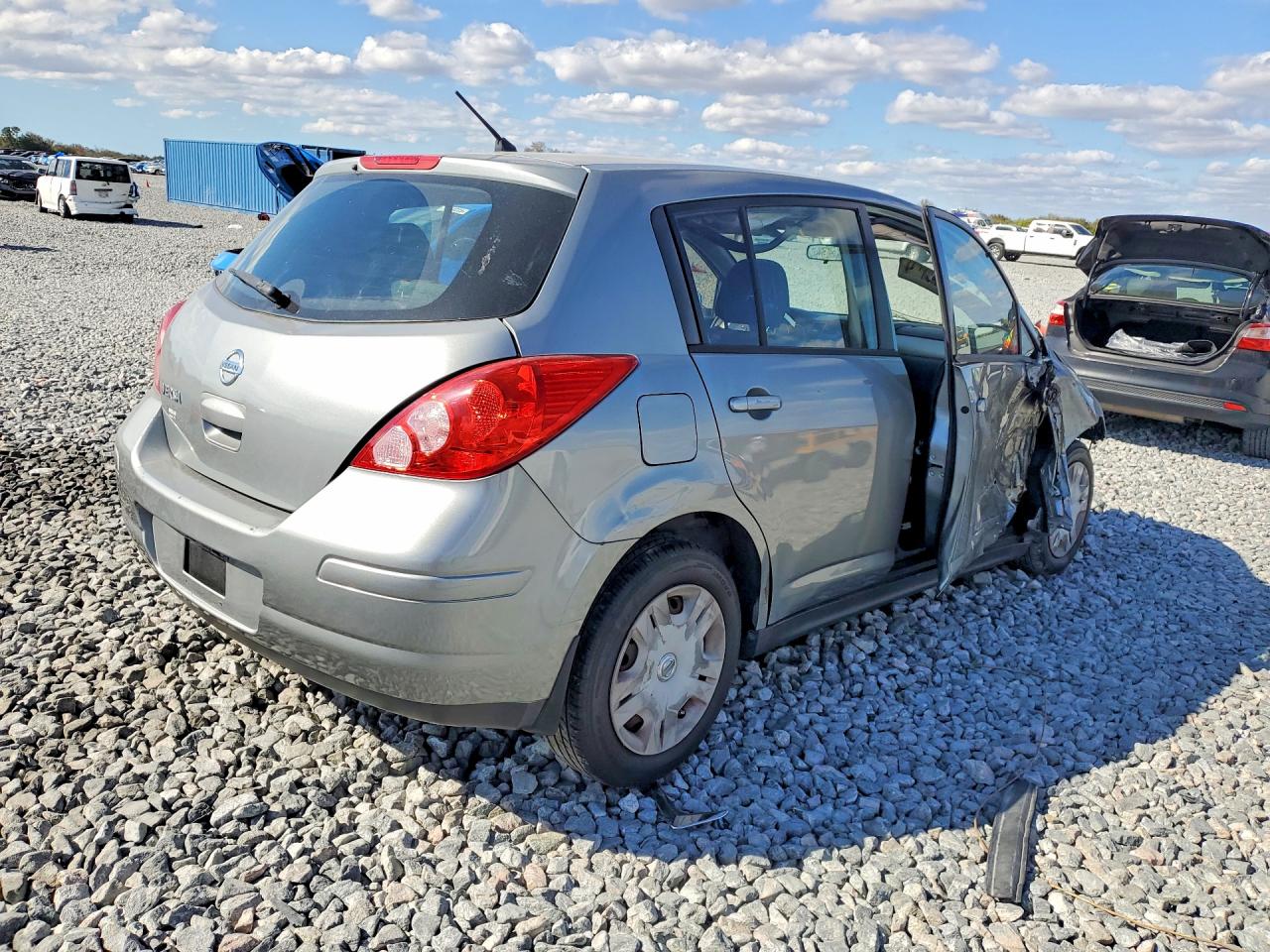 2011 NISSAN VERSA 1.8 S photo 5