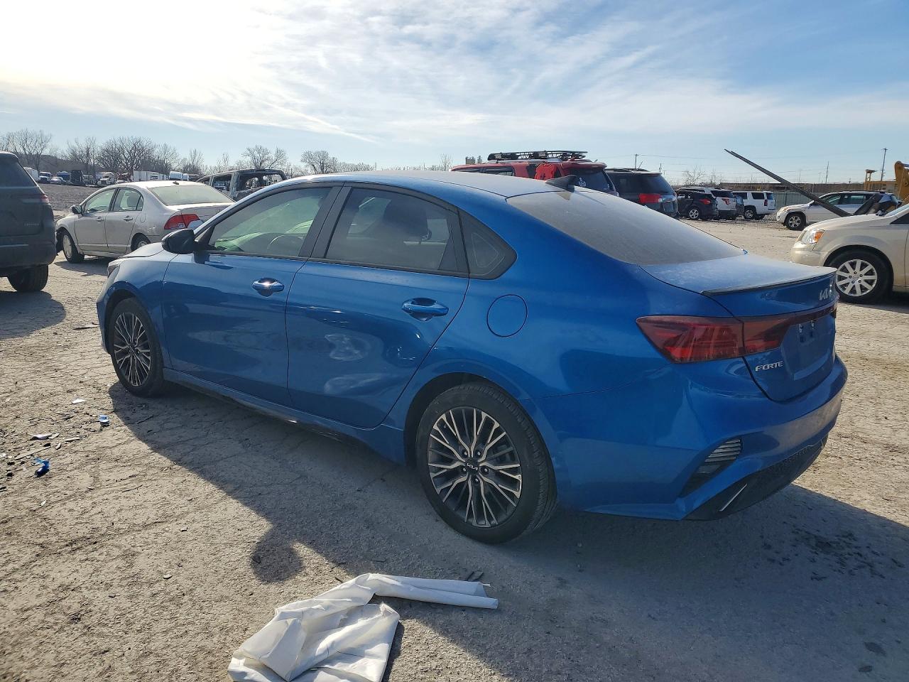2024 KIA FORTE GT LINE photo 3