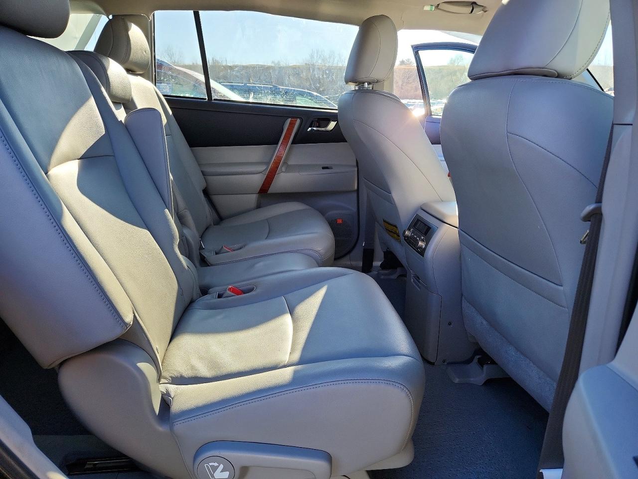 2008 TOYOTA HIGHLANDER LIMITED photo 21