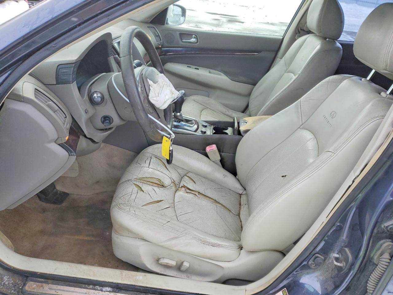 2011 INFINITI G37 BASE photo 19