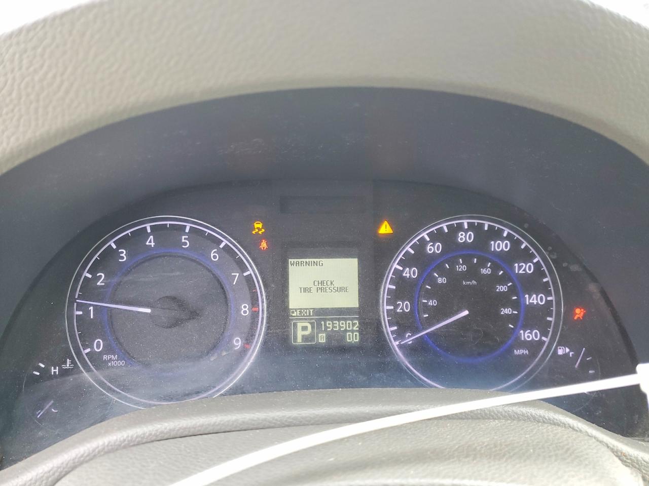 2011 INFINITI G37 BASE photo 25