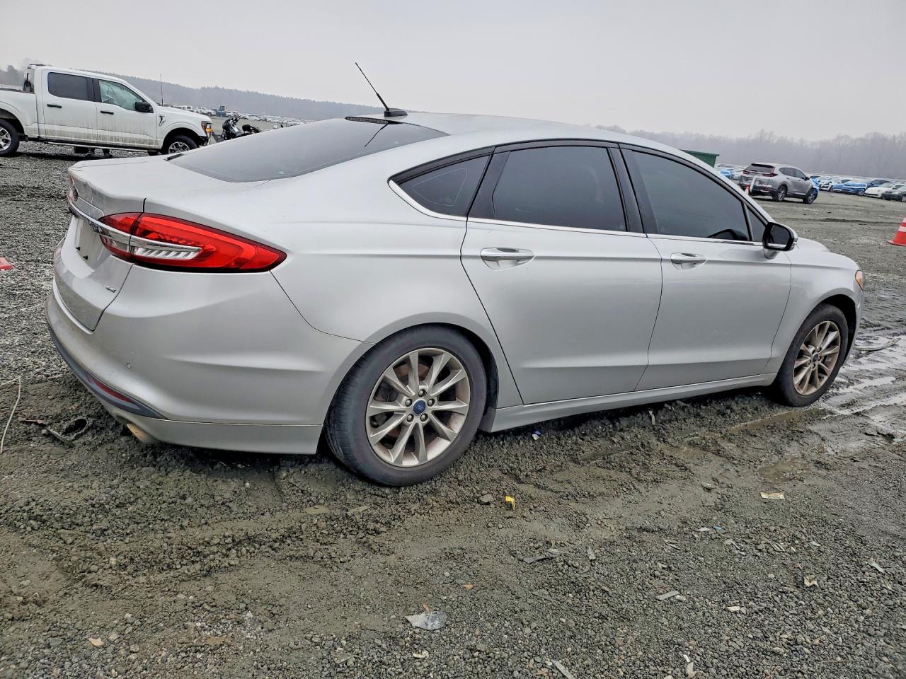 2017 FORD FUSION SE photo 5