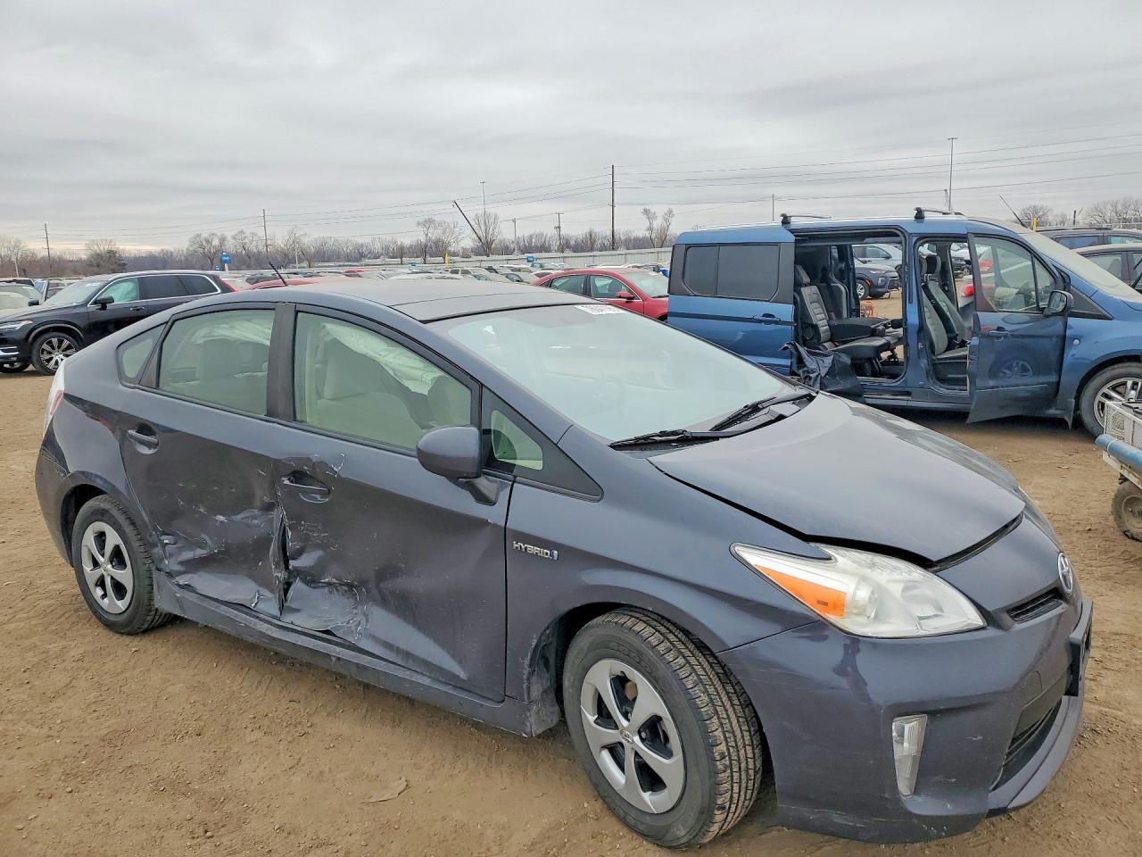 2012 TOYOTA PRIUS THREE photo 4