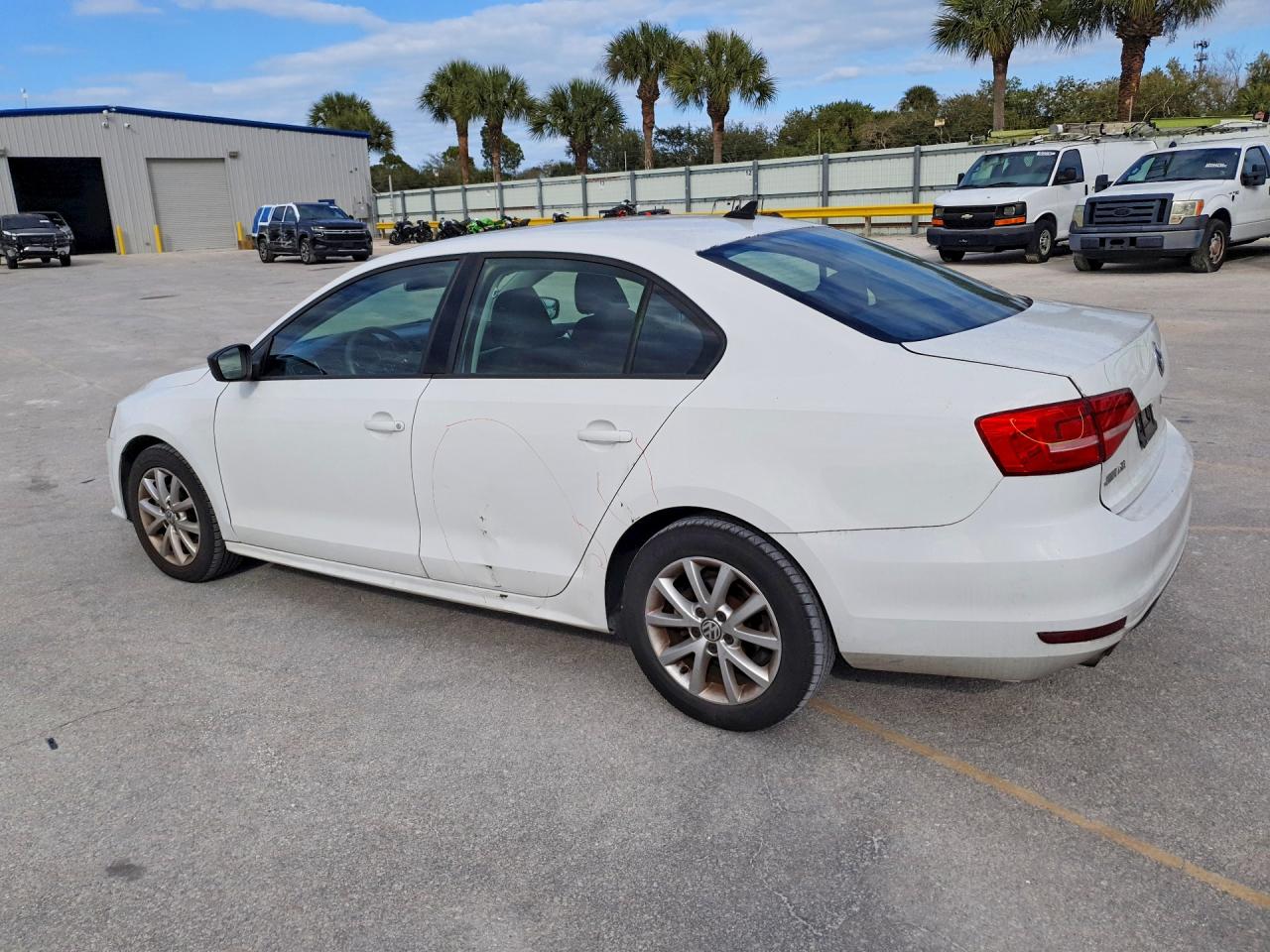 2015 VOLKSWAGEN JETTA SE photo 2