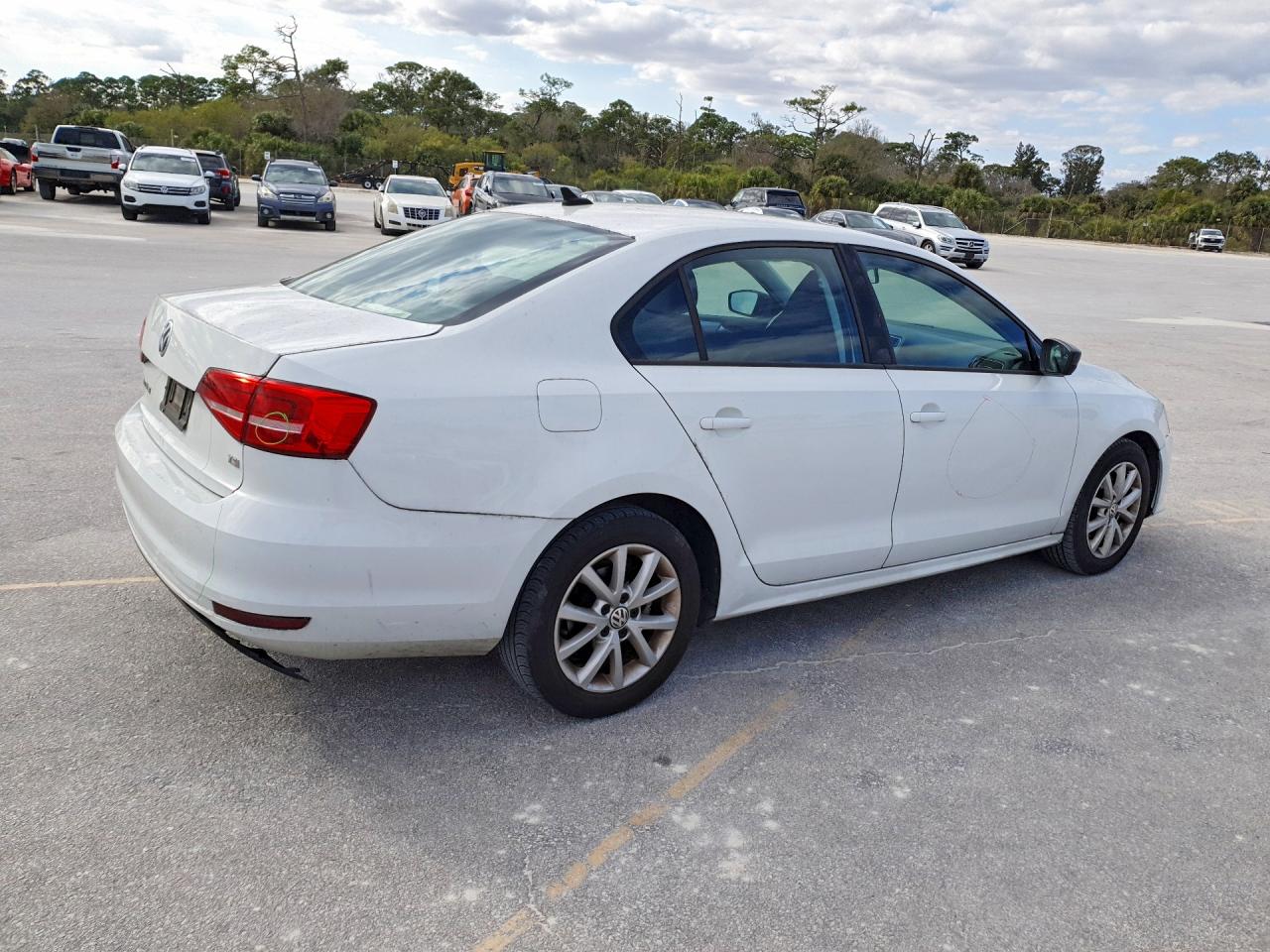 2015 VOLKSWAGEN JETTA SE photo 3