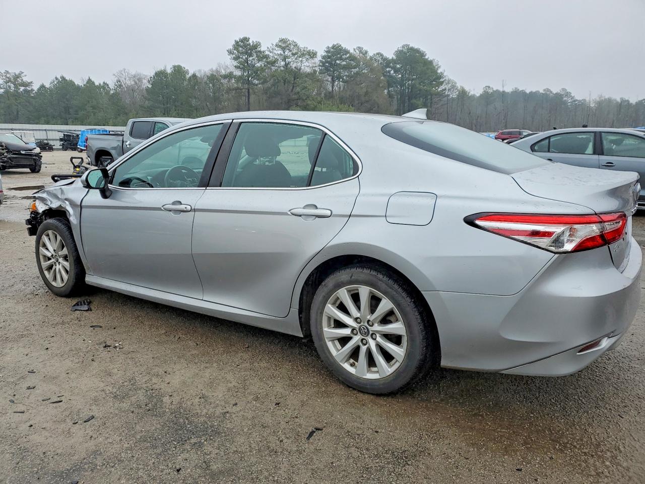 2019 TOYOTA CAMRY L photo 4