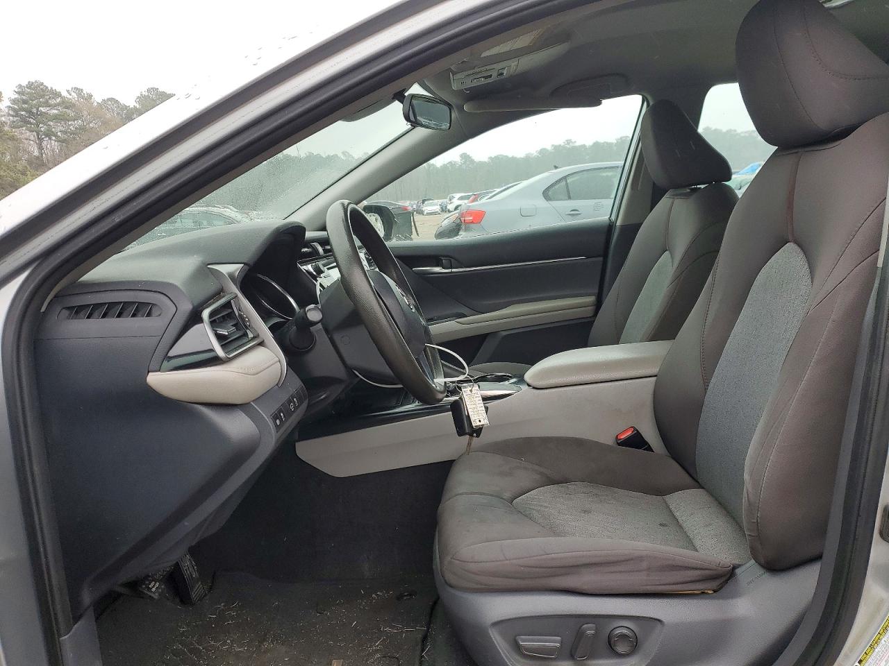2019 TOYOTA CAMRY L photo 19