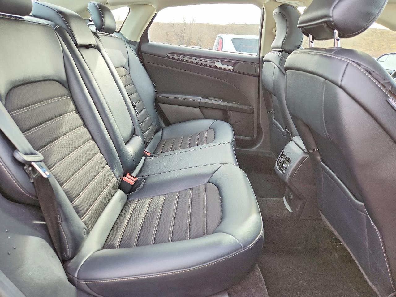 2018 FORD FUSION SE photo 19